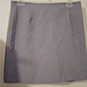 Jonathan Martin Juniors Grey Skirt SZ 11.
100% polyester medium grey fabric